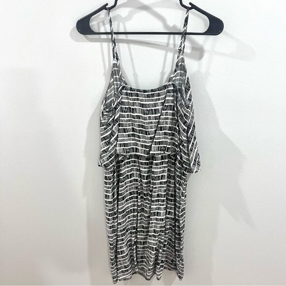 Old Navy black and white ruffle top sundress size medium - Picture 3 of 5